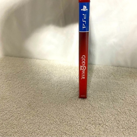 God of War PlayStation Hits Standard Edition PS4 (Grandson Only Used Once) - Picture 4 of 4